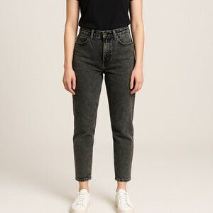 Levi’s Women’s Mom Jeans Black Stonewash Size 26 Button Fly High Rise 98% Cotton